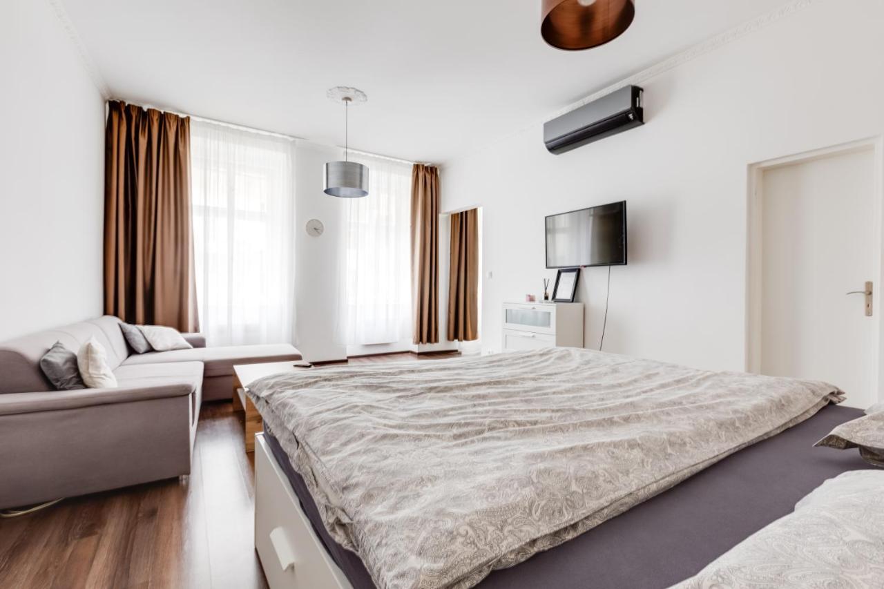 Lovely Apartments Heart Of Prague Exterior photo